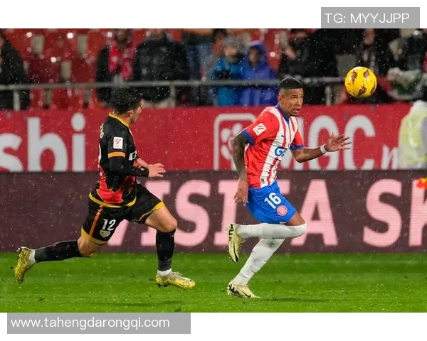 足球明星背后的坚持与努力展现了他们不屈不挠的奋斗精神